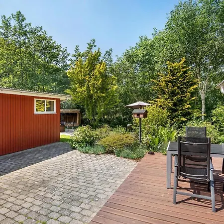 3 Bedroom Cozy In Semesterbostad