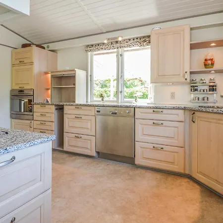 3 Bedroom Cozy In Hemmet