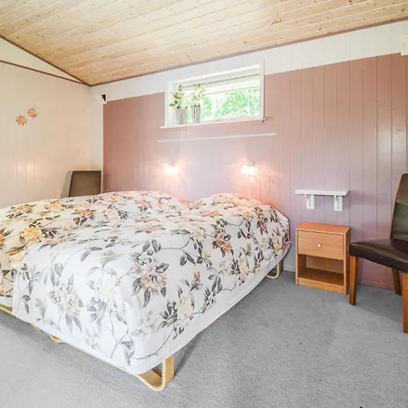 Three-bedroom In Holiday home