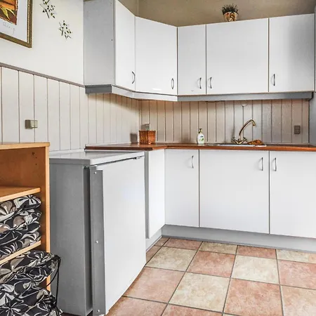 3 Bedroom Cozy In Semesterbostad *