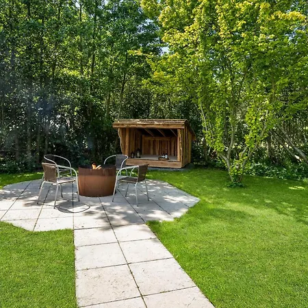 Three-bedroom In Holiday home *