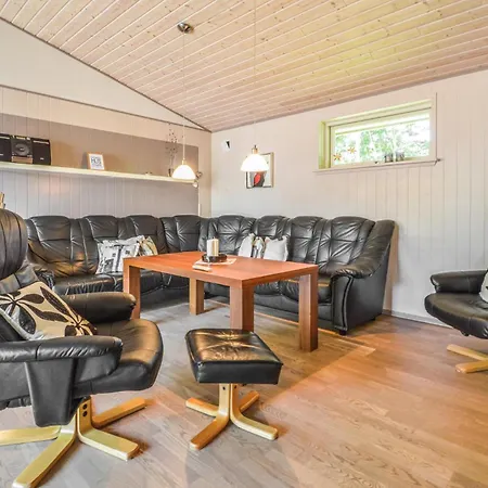 Three-bedroom In Holiday home
