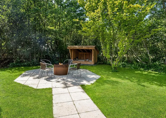 Three-bedroom In Holiday home *